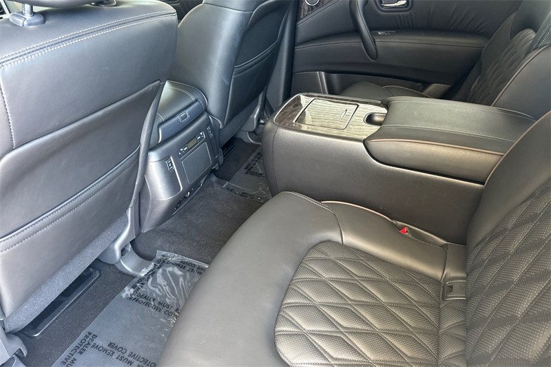 Nissan Armada Vehicle Full-screen Gallery Image 12
