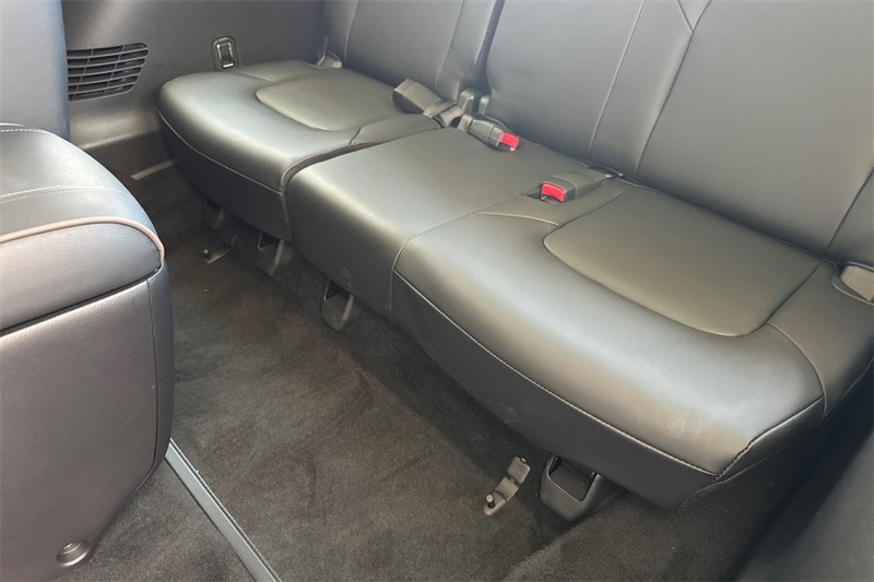 Nissan Armada Vehicle Full-screen Gallery Image 15