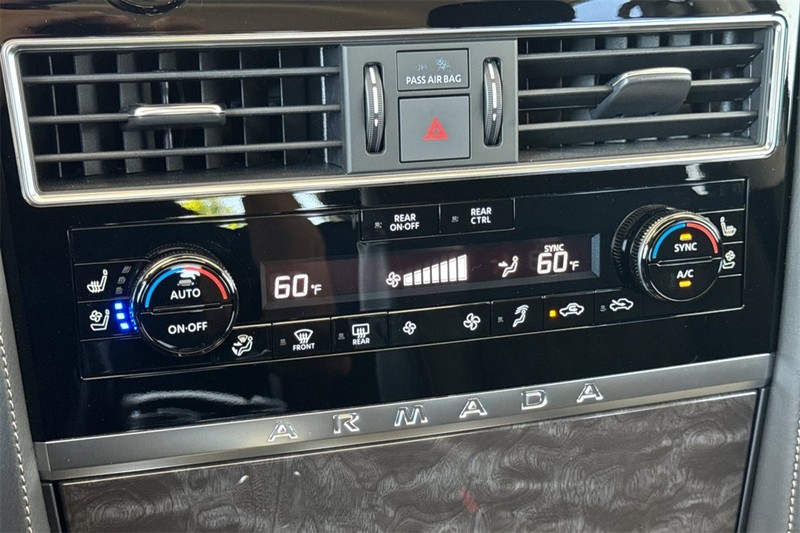 Nissan Armada Vehicle Full-screen Gallery Image 22