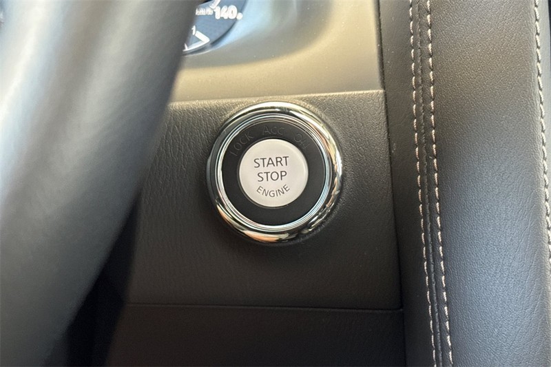 Nissan Armada Vehicle Full-screen Gallery Image 24