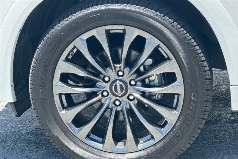 Nissan Armada Vehicle Full-screen Gallery Image 28