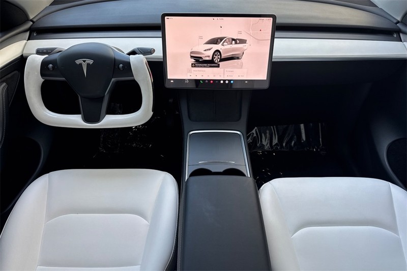Tesla Model Y Vehicle Full-screen Gallery Image 13