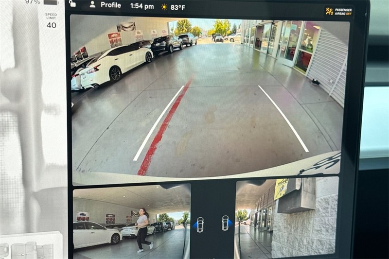 Tesla Model Y Vehicle Full-screen Gallery Image 21