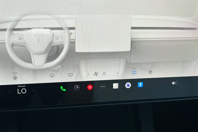 Tesla Model Y Vehicle Full-screen Gallery Image 22