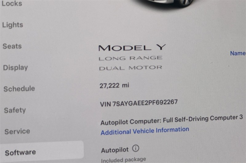 Tesla Model Y Vehicle Full-screen Gallery Image 25