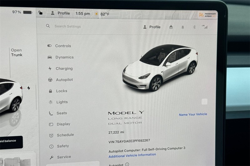 Tesla Model Y Vehicle Full-screen Gallery Image 28