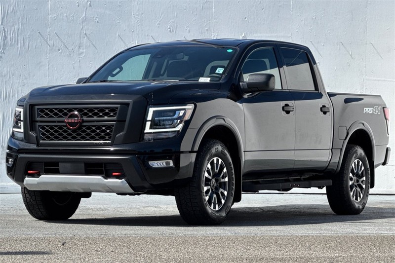 Nissan Titan Vehicle Full-screen Gallery Image 08
