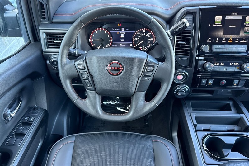 Nissan Titan Vehicle Full-screen Gallery Image 14