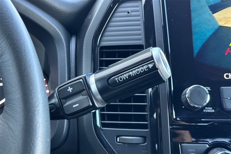 Nissan Titan Vehicle Full-screen Gallery Image 21