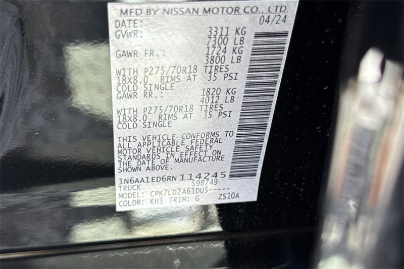 Nissan Titan Vehicle Full-screen Gallery Image 28