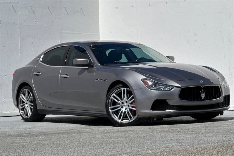 Maserati Ghibli Vehicle Full-screen Gallery Image 02