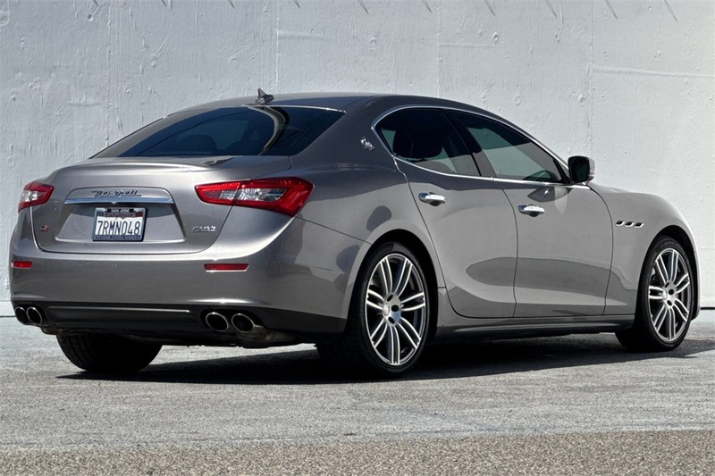 Maserati Ghibli Vehicle Full-screen Gallery Image 04