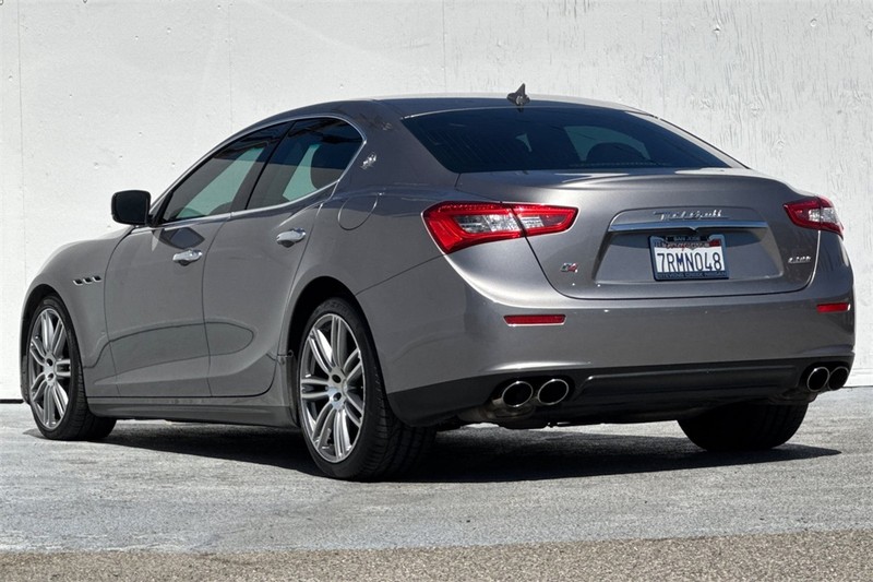 Maserati Ghibli Vehicle Full-screen Gallery Image 06