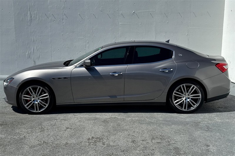 Maserati Ghibli Vehicle Full-screen Gallery Image 07