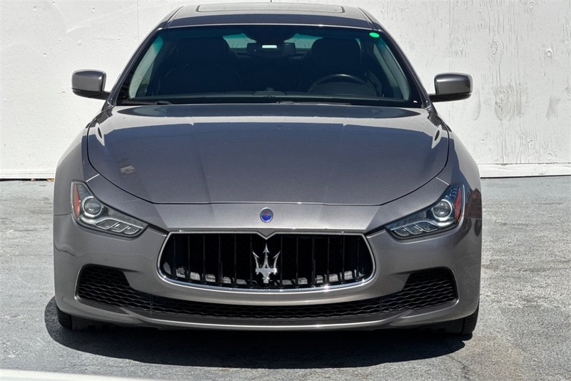 Maserati Ghibli Vehicle Full-screen Gallery Image 09