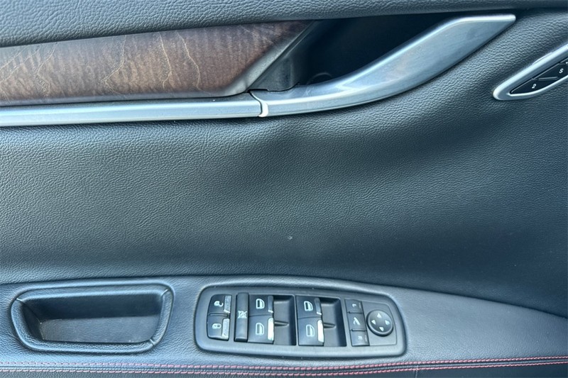 Maserati Ghibli Vehicle Full-screen Gallery Image 11