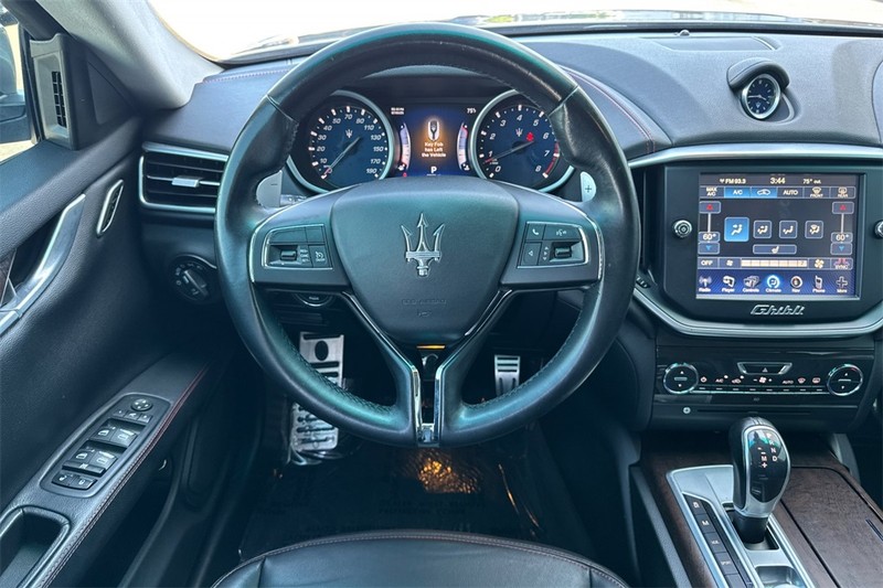 Maserati Ghibli Vehicle Full-screen Gallery Image 14