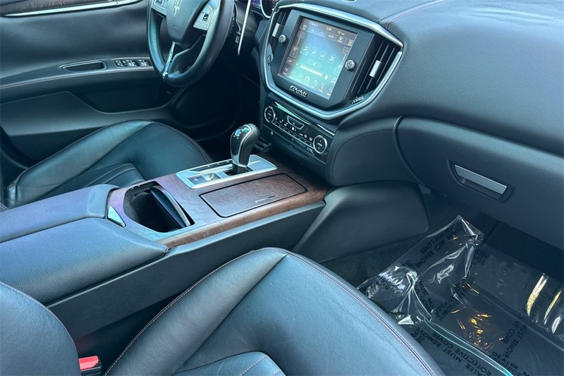 Maserati Ghibli Vehicle Full-screen Gallery Image 15