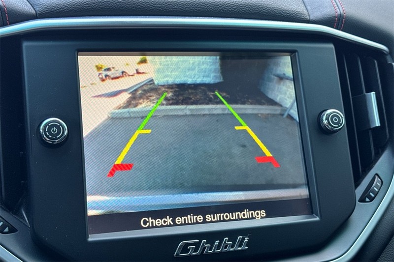 Maserati Ghibli Vehicle Full-screen Gallery Image 19