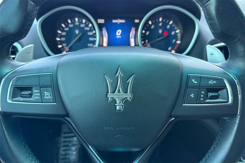 Maserati Ghibli Vehicle Full-screen Gallery Image 23