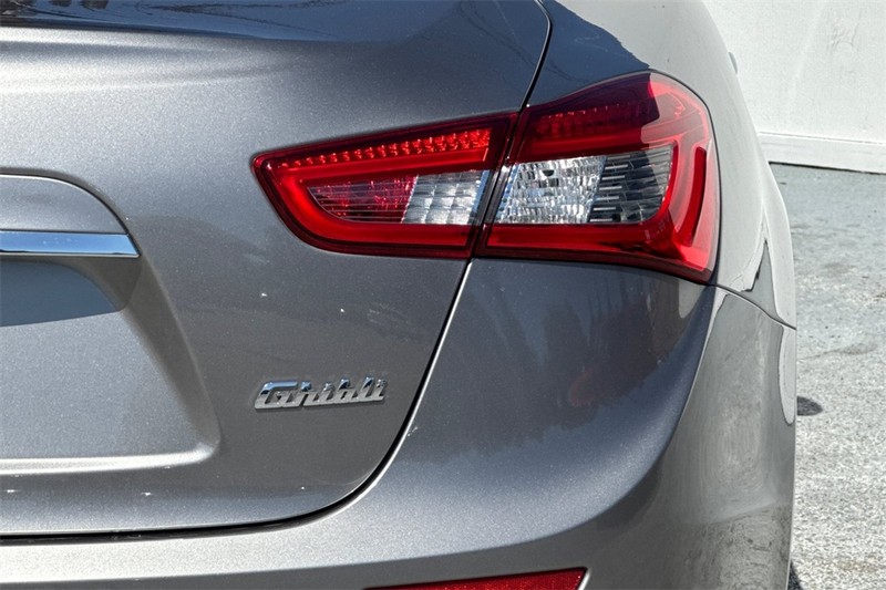 Maserati Ghibli Vehicle Full-screen Gallery Image 27