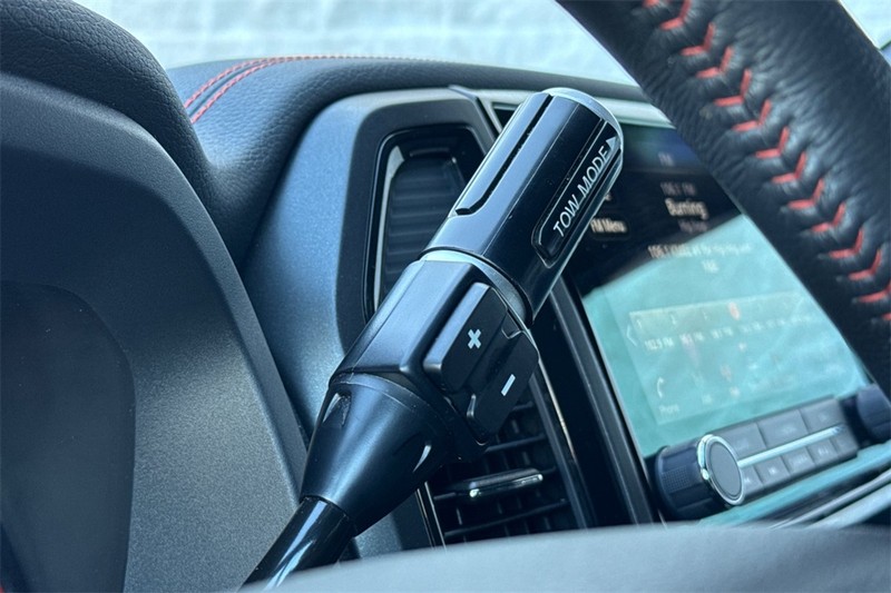 Nissan Titan Vehicle Full-screen Gallery Image 21