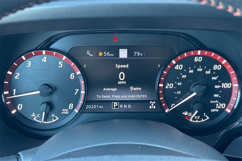 Nissan Titan Vehicle Full-screen Gallery Image 24