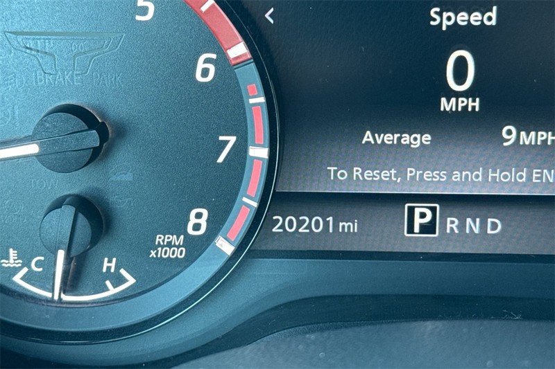 Nissan Titan Vehicle Full-screen Gallery Image 25