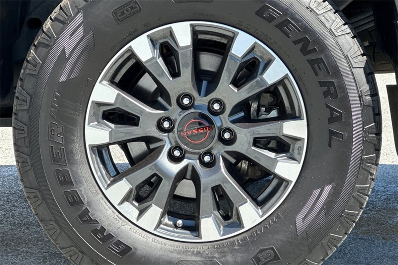 Nissan Titan Vehicle Full-screen Gallery Image 26