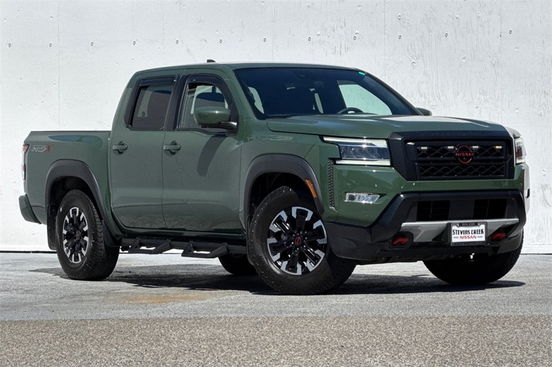 Nissan Frontier Vehicle Full-screen Gallery Image 02