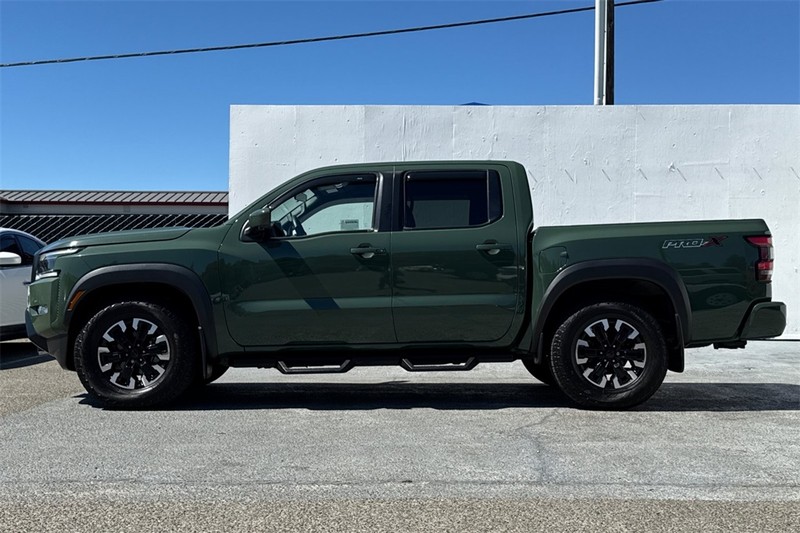 Nissan Frontier Vehicle Full-screen Gallery Image 07