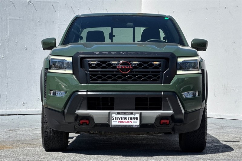 Nissan Frontier Vehicle Full-screen Gallery Image 09
