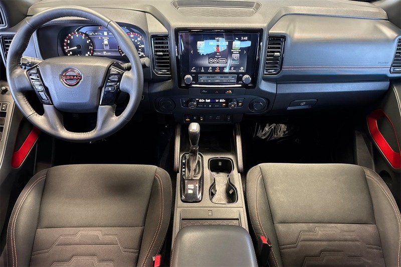 Nissan Frontier Vehicle Full-screen Gallery Image 13