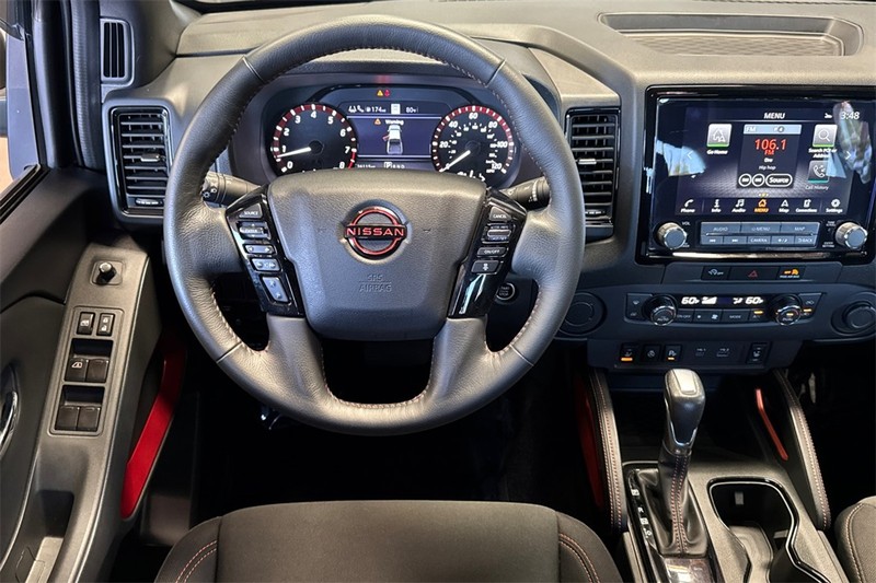 Nissan Frontier Vehicle Full-screen Gallery Image 14