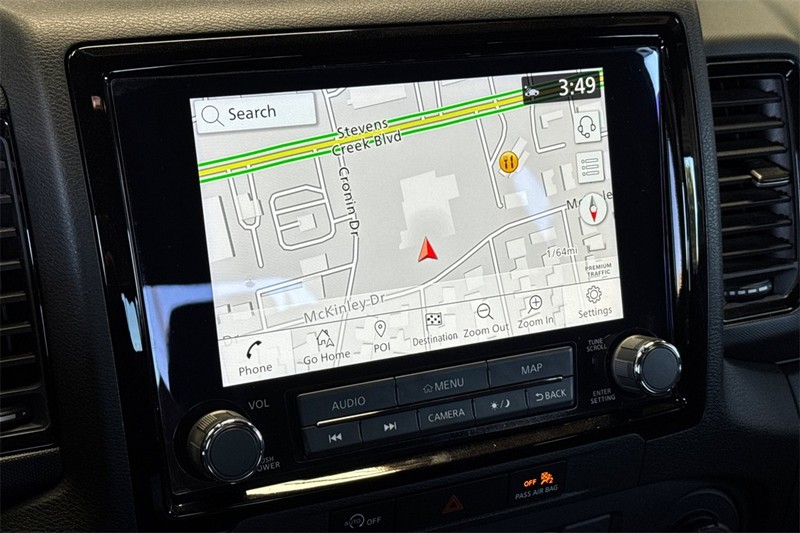 Nissan Frontier Vehicle Full-screen Gallery Image 18