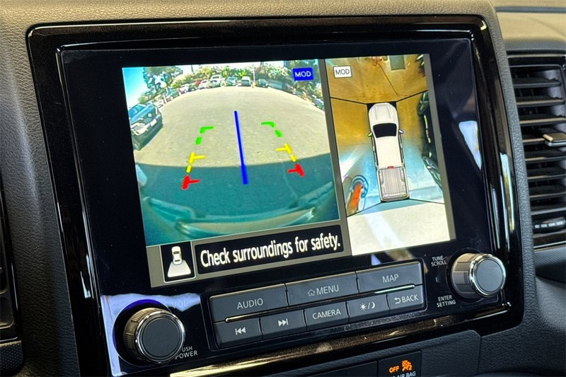 Nissan Frontier Vehicle Full-screen Gallery Image 19
