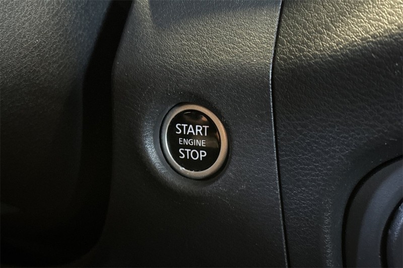 Nissan Frontier Vehicle Full-screen Gallery Image 22