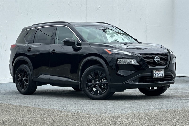 Nissan Rogue Vehicle Full-screen Gallery Image 02