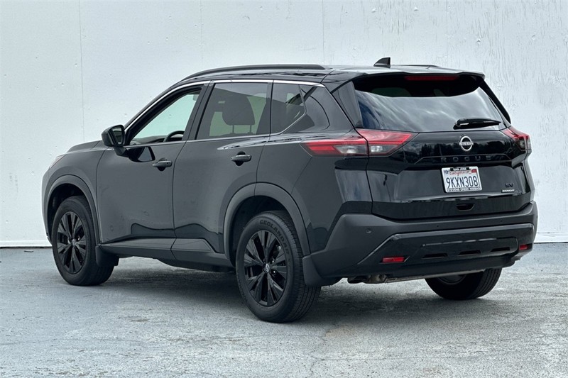 Nissan Rogue Vehicle Full-screen Gallery Image 07