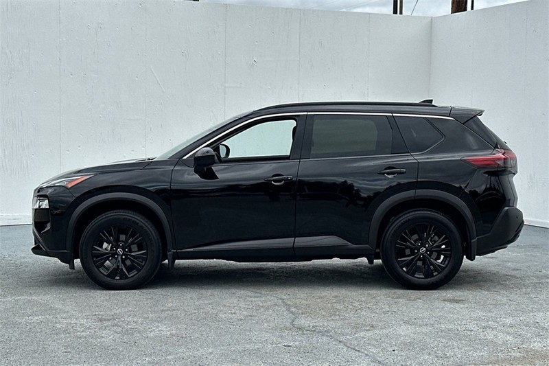 Nissan Rogue Vehicle Full-screen Gallery Image 08