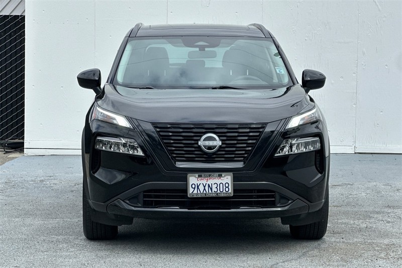 Nissan Rogue Vehicle Full-screen Gallery Image 10