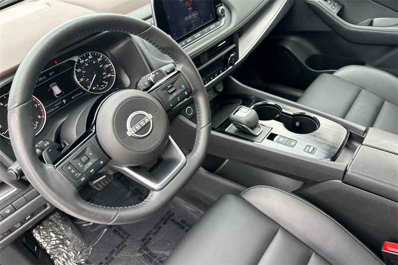 Nissan Rogue Vehicle Full-screen Gallery Image 11