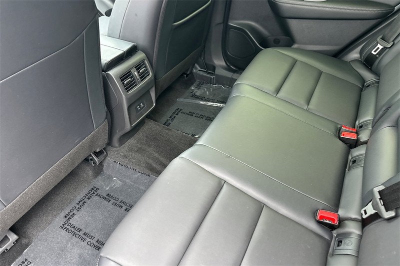 Nissan Rogue Vehicle Full-screen Gallery Image 13