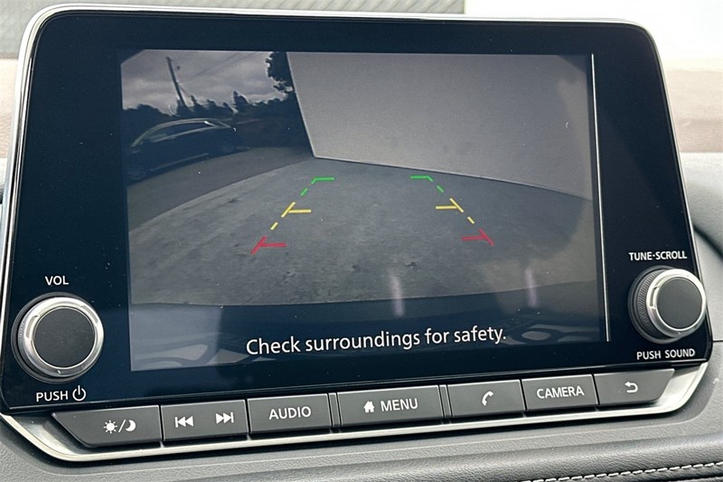 Nissan Rogue Vehicle Full-screen Gallery Image 20