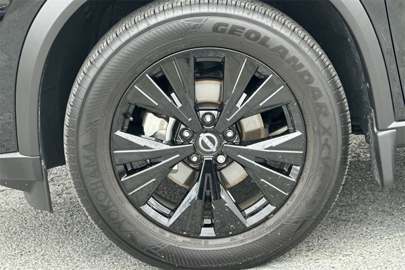 Nissan Rogue Vehicle Full-screen Gallery Image 27