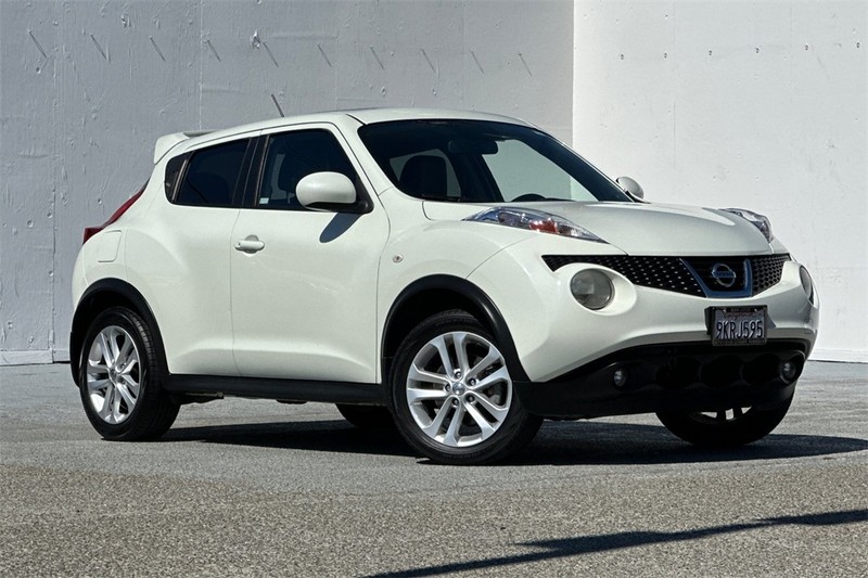 Nissan JUKE Vehicle Full-screen Gallery Image 02