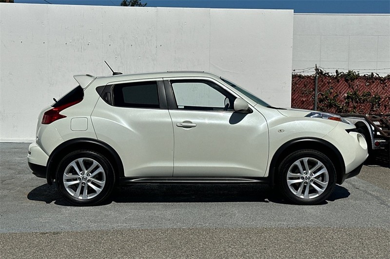 Nissan JUKE Vehicle Full-screen Gallery Image 03