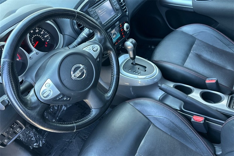Nissan JUKE Vehicle Full-screen Gallery Image 09
