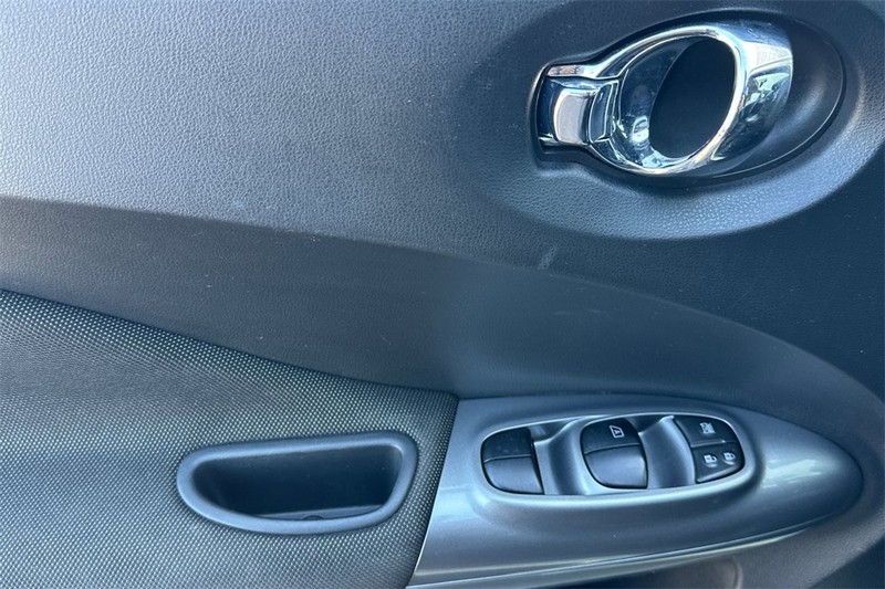 Nissan JUKE Vehicle Full-screen Gallery Image 10