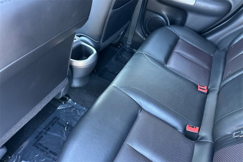 Nissan JUKE Vehicle Full-screen Gallery Image 11
